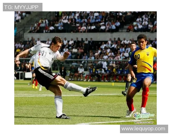 足球明星齐聚一堂动漫世界中的精彩瞬间大合影